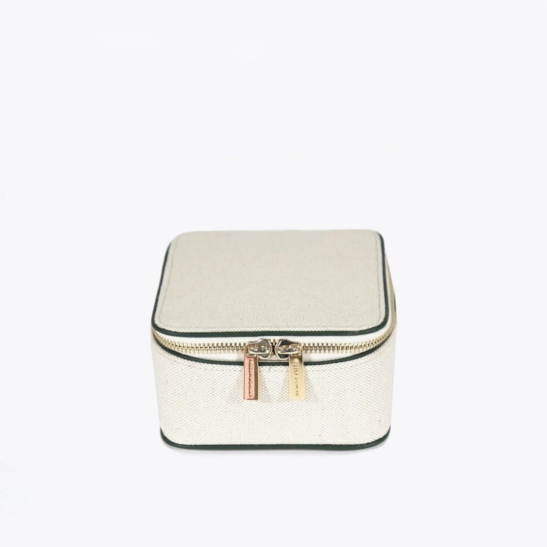 Neely & Chloe WHAT'S HOT No. 57 The Mini Jewelry Case Pebble 7 Neely & Chloe WHAT'S HOT No. 57 The Mini Jewelry Case Pebble