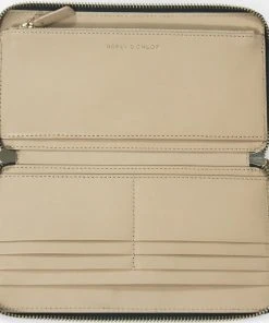 Neely & Chloe WHAT'S HOT No. 48 The Zip Wallet Pebble