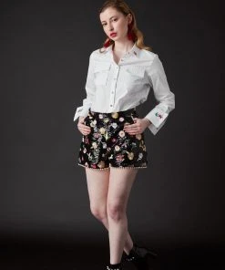 SKYLENCE WHAT'S HOT Derling Embroidered Shorts