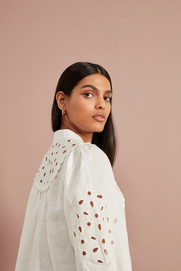 Seraphina WHAT'S HOT CUTWORK BLOUSE | 4 Seraphina WHAT'S HOT CUTWORK BLOUSE |