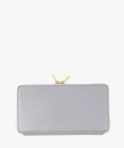 Neely & Chloe WHAT'S HOT No. 29 The Travel Wallet