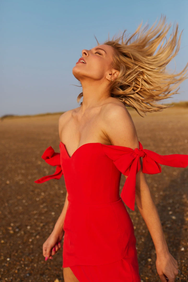 Valle & Vik The Revenge | Romance Red WHAT'S HOT 5 Valle & Vik The Revenge | Romance Red WHAT'S HOT