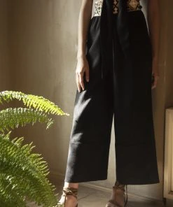 RosewaterHouse Raha Wide Leg Cropped Pants - Black