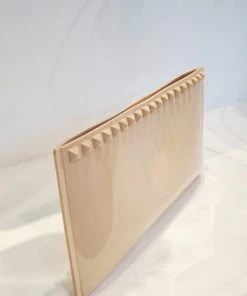 Carmen Sol WHAT'S HOT Julian Pochette