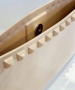 Carmen Sol WHAT'S HOT Julian Pochette